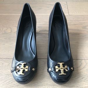 Tory Burch Aaden Logo Pump